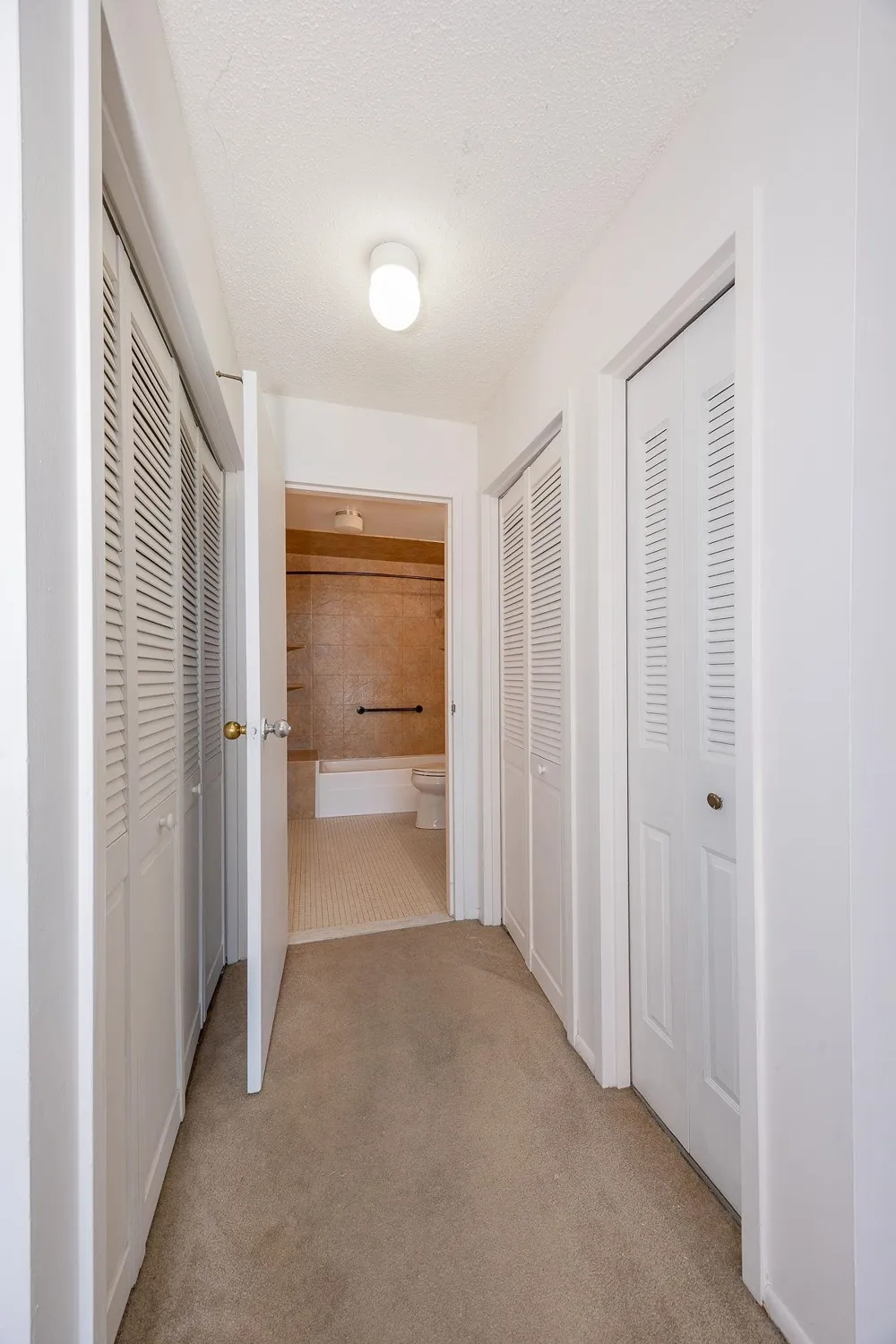 418 HARMON COVE TOWER Secaucus, NJ 07094