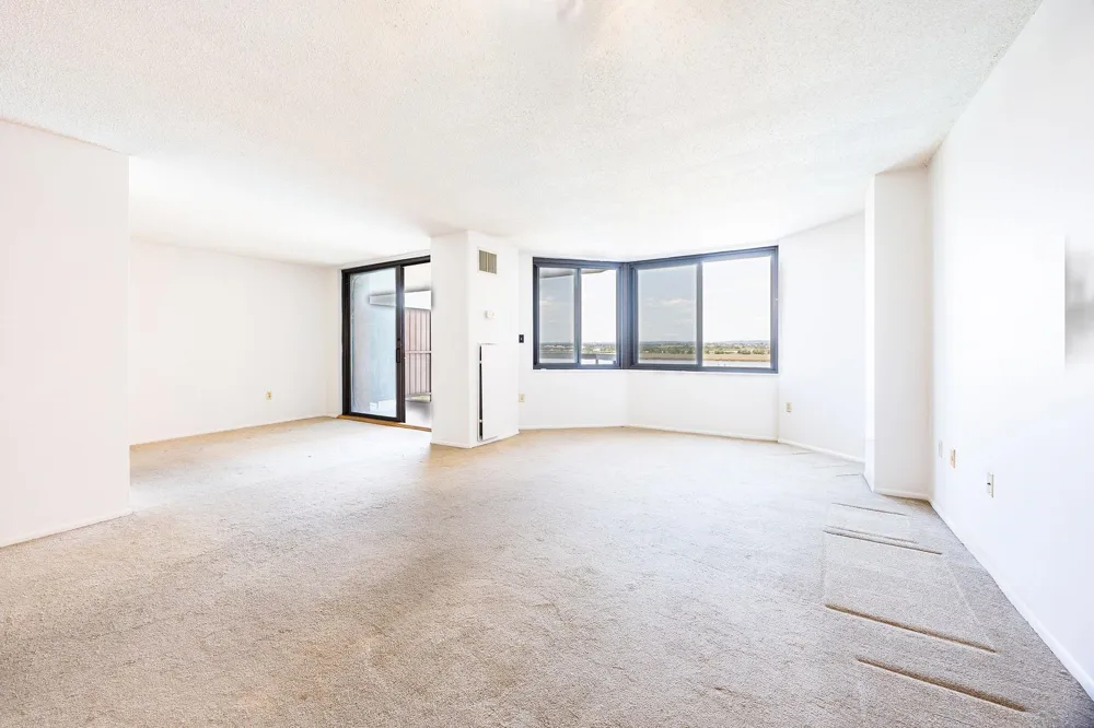 418 HARMON COVE TOWER Secaucus, NJ 07094