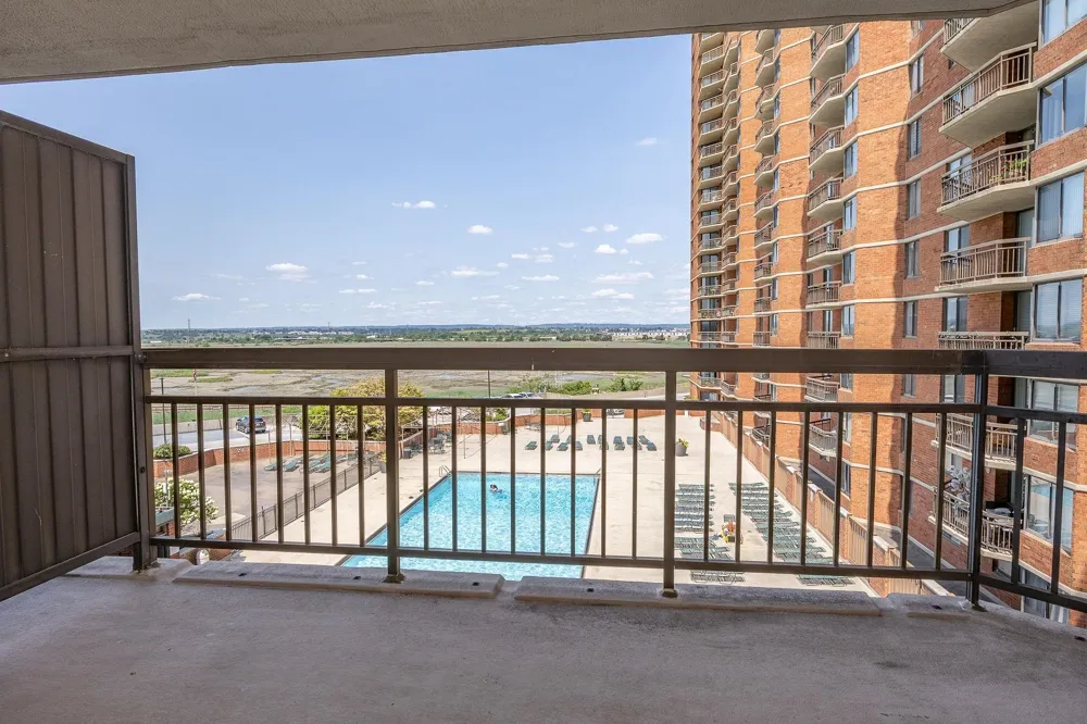 418 HARMON COVE TOWER Secaucus, NJ 07094