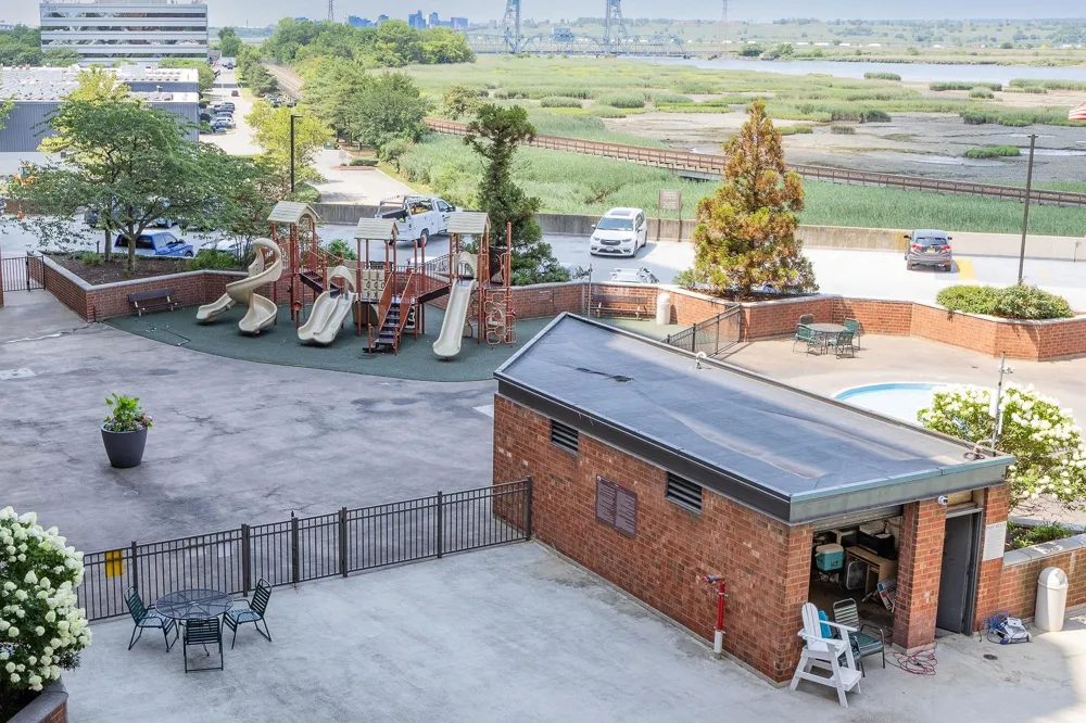 418 HARMON COVE TOWER Secaucus, NJ 07094