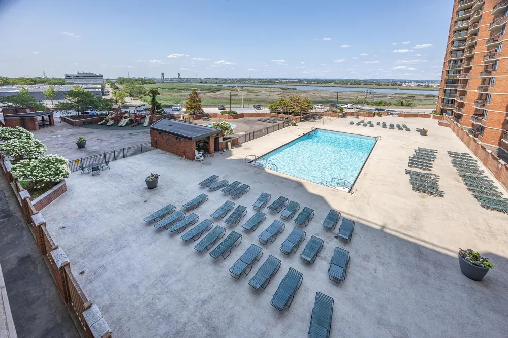 418 HARMON COVE TOWER Secaucus, NJ 07094