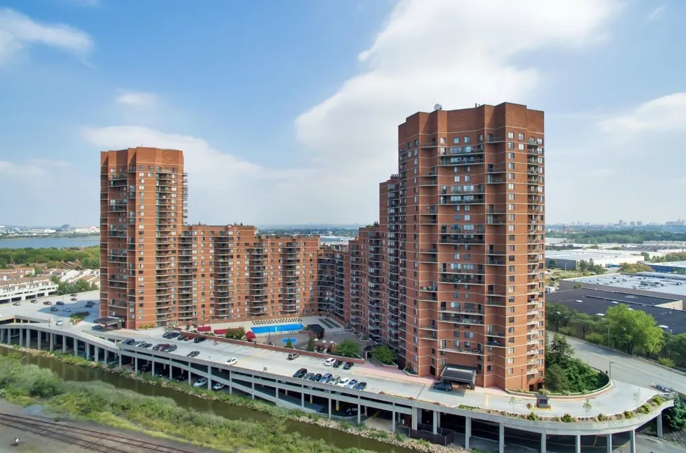 418 HARMON COVE TOWER Secaucus, NJ 07094