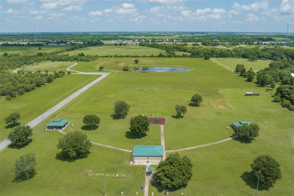 10910 Tawny Ridge Beasley, TX 77417