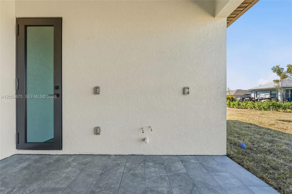 1430 6th pl Cape Coral, FL 33909