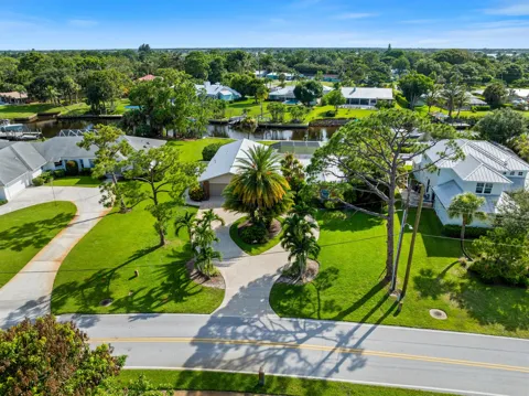 1310 NW LAKESIDE TRAIL