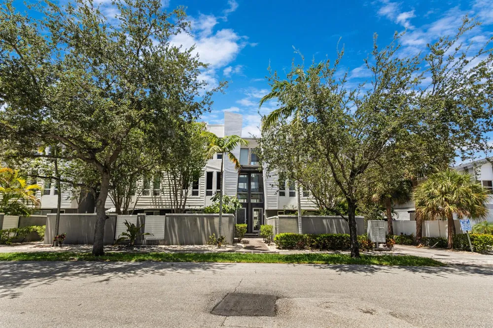 711 SE 16th Court Fort Lauderdale, FL 33316
