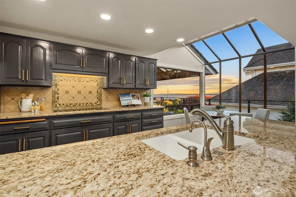 6613 136th Place SW Edmonds, WA 98026