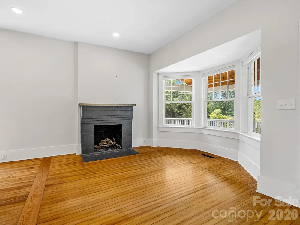 143 Broadway Avenue Tryon, NC 28782