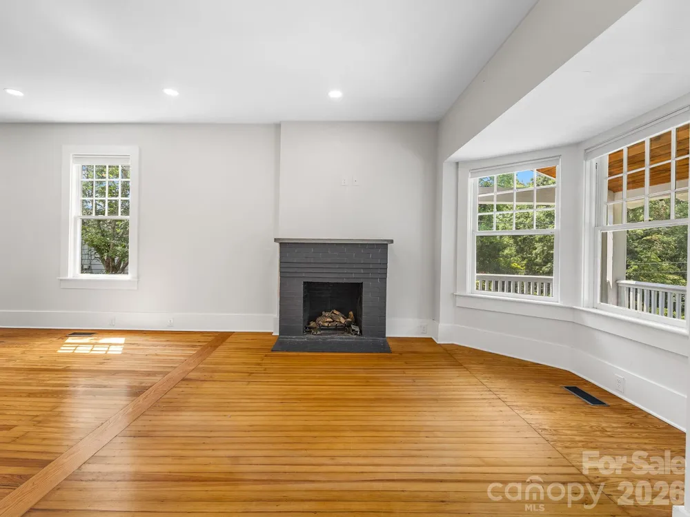 143 Broadway Avenue Tryon, NC 28782