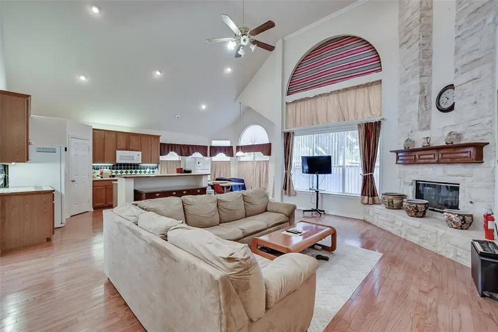 5701 Christy Lane Haltom City, TX 76137