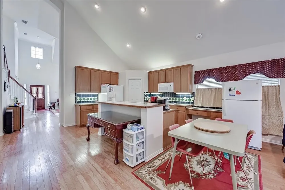5701 Christy Lane Haltom City, TX 76137