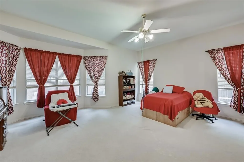 5701 Christy Lane Haltom City, TX 76137