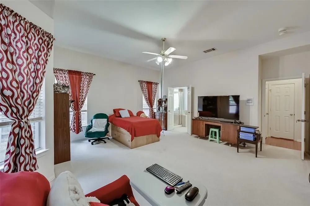 5701 Christy Lane Haltom City, TX 76137