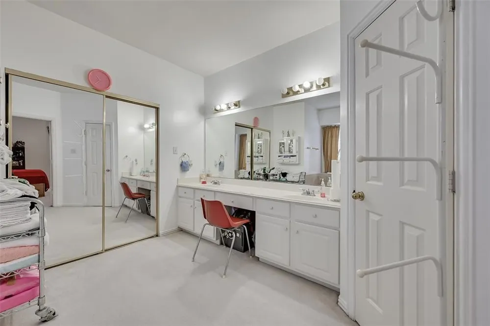 5701 Christy Lane Haltom City, TX 76137