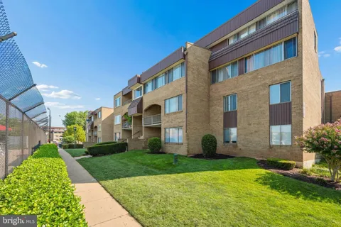 412 GIRARD STREET #204