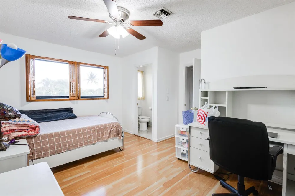 4245 S Landar Drive #4245 Lake Worth, FL 33463