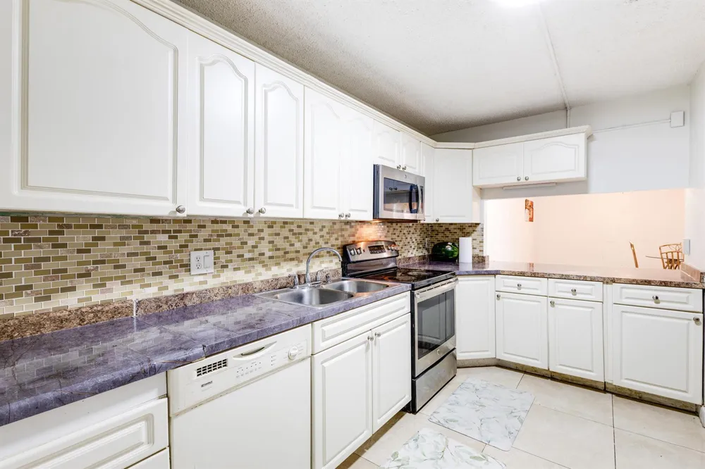 4245 S Landar Drive #4245 Lake Worth, FL 33463
