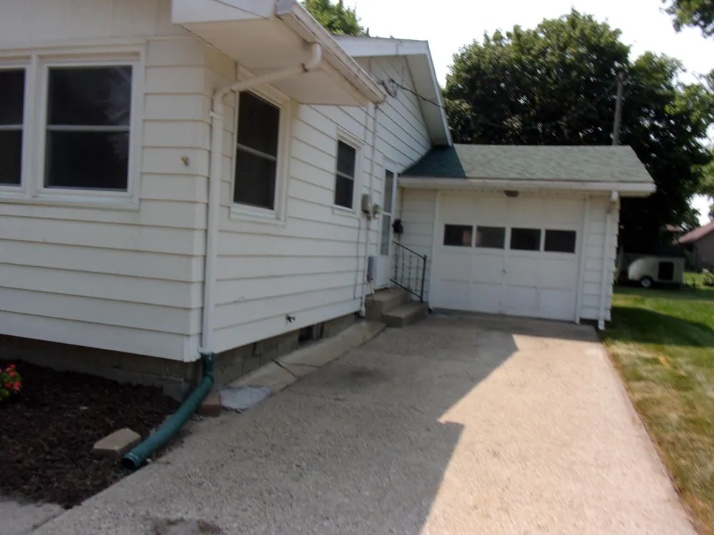 218 E 2nd Street Blue Earth, MN 56013
