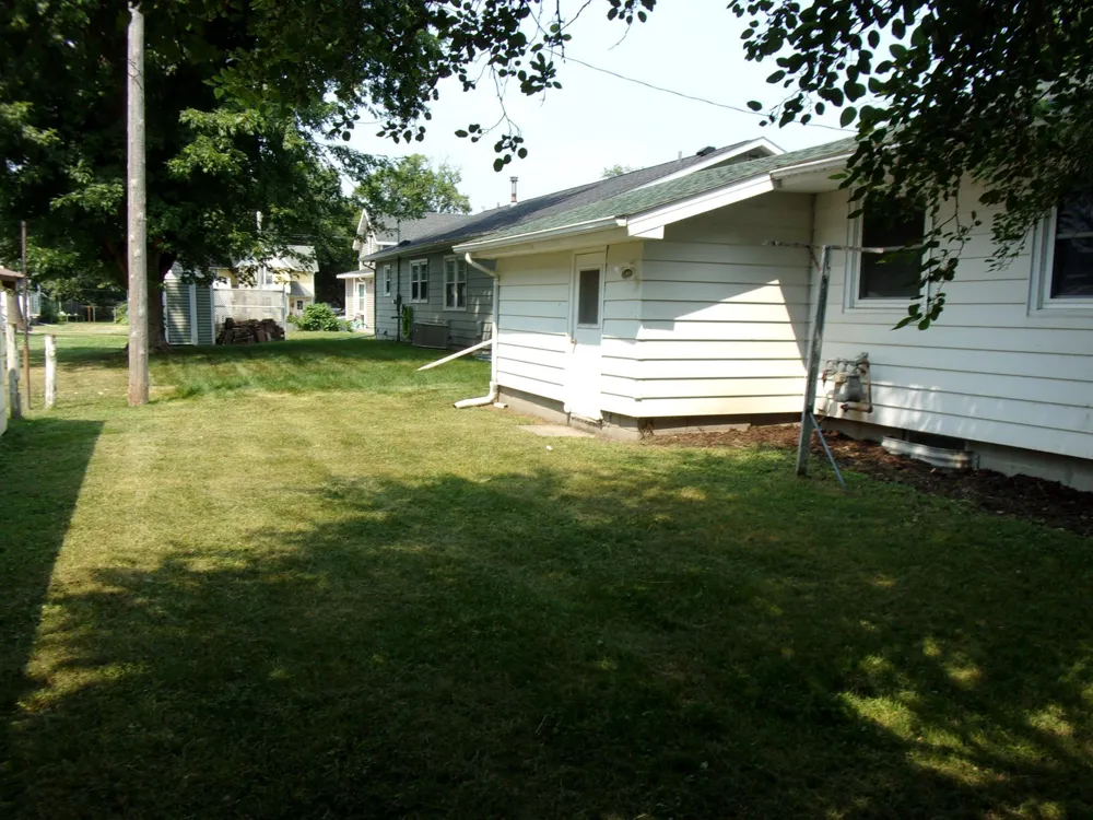 218 E 2nd Street Blue Earth, MN 56013