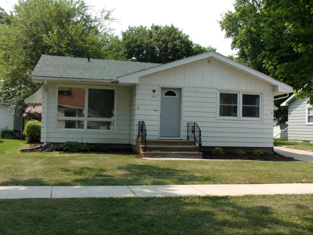 218 E 2nd Street Blue Earth, MN 56013
