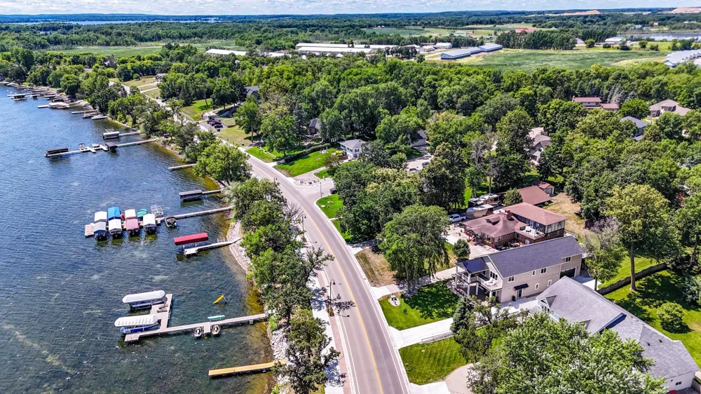 1084 W Lake Drive Detroit Lakes, MN 56501