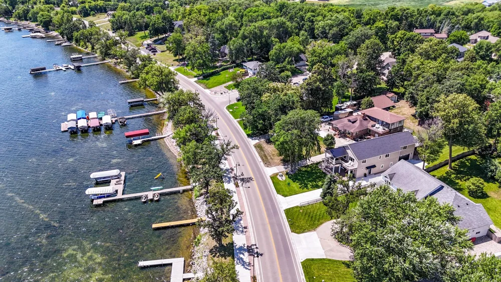 1084 W Lake Drive Detroit Lakes, MN 56501