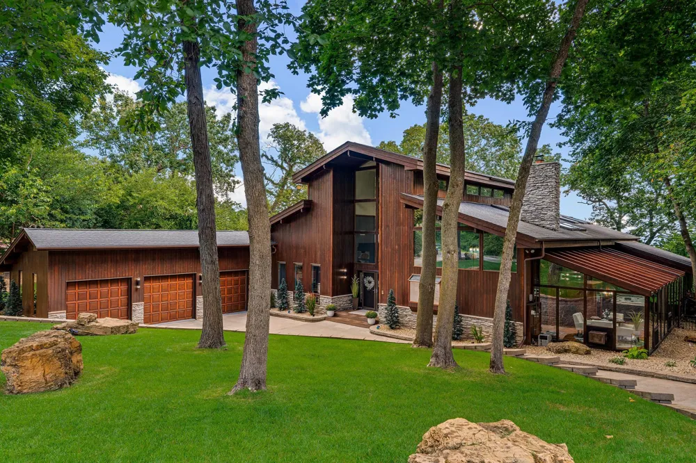 1555 Crescent Hills Drive La Crescent, MN 55947