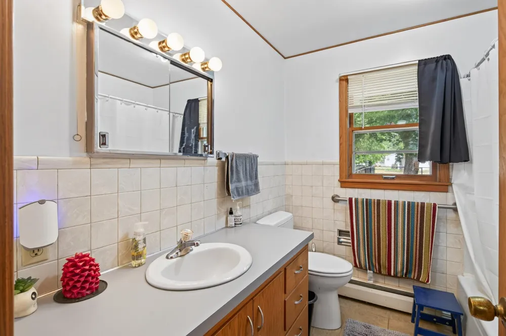 6516 Elm Street North Branch, MN 55056
