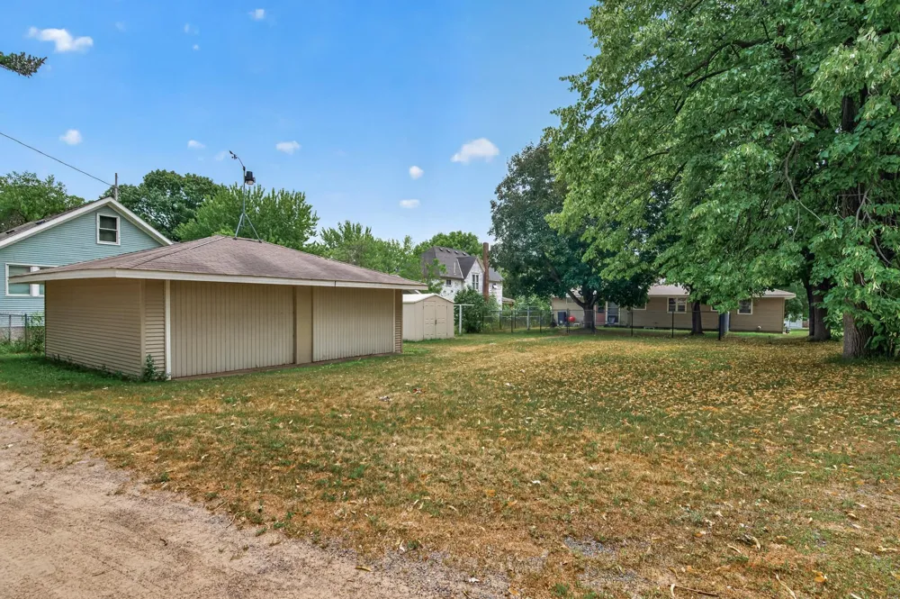 6516 Elm Street North Branch, MN 55056