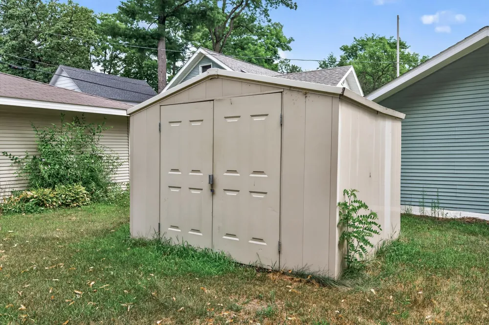 6516 Elm Street North Branch, MN 55056