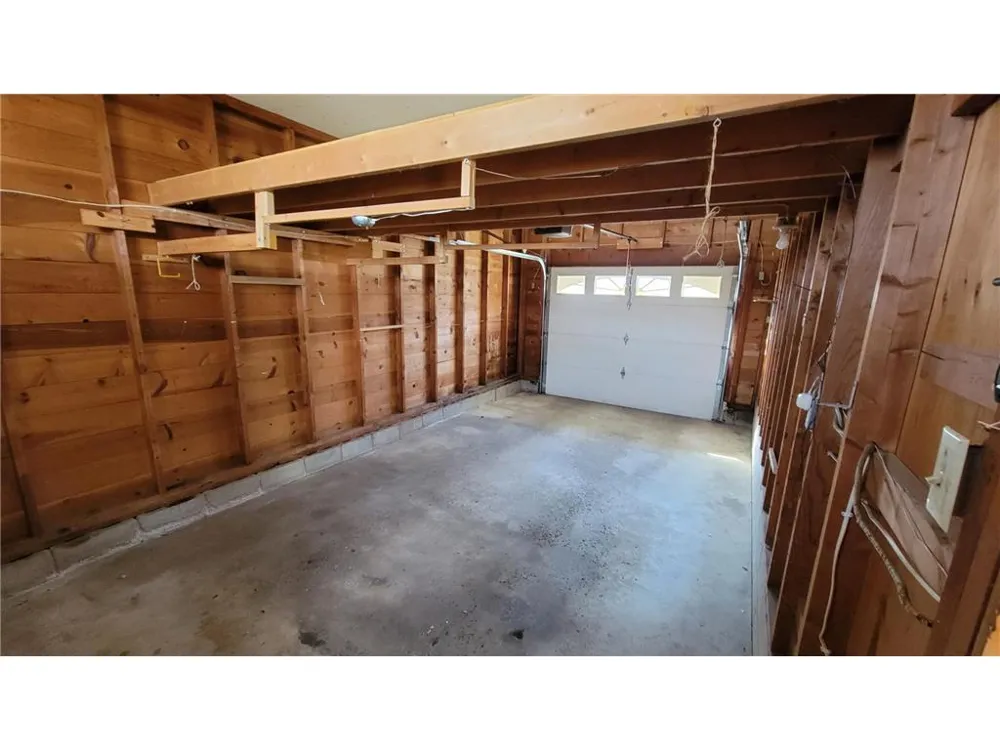 6516 Elm Street North Branch, MN 55056