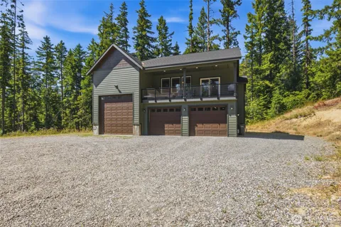 811 Wadsworth Loop