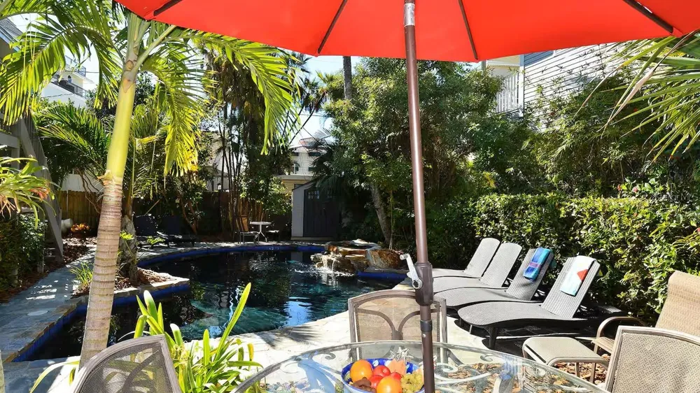 5610 AVENIDA DEL MARE Sarasota, FL 34242