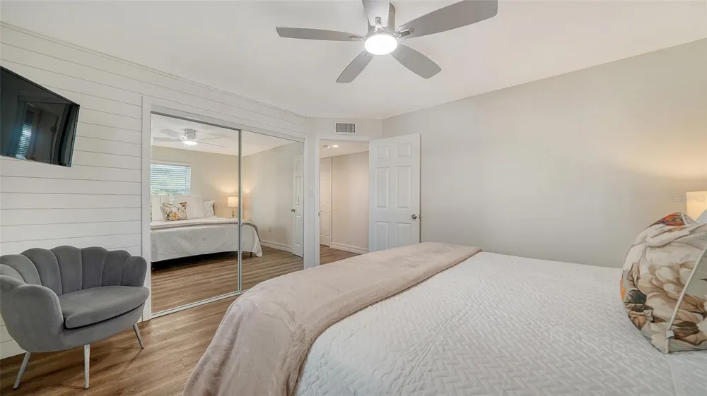 5610 AVENIDA DEL MARE Sarasota, FL 34242