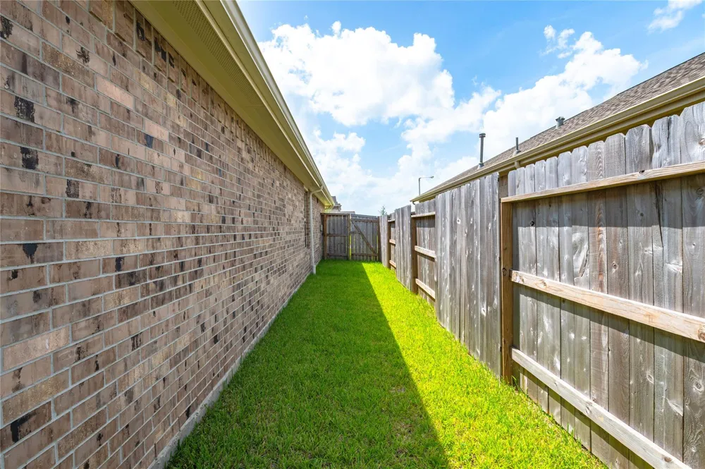 2805 Fountain Woods Drive League City, TX 77573