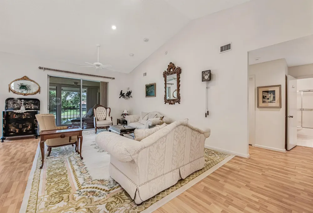 7027 Summer Tree Drive #201 Boynton Beach, FL 33437