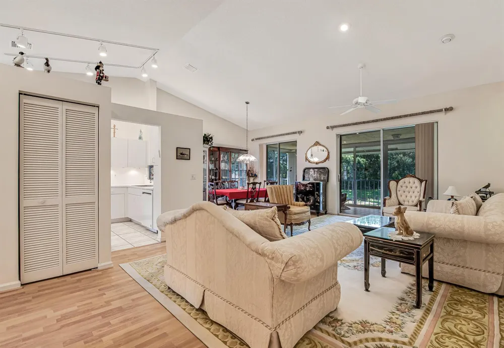 7027 Summer Tree Drive #201 Boynton Beach, FL 33437