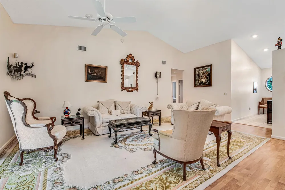 7027 Summer Tree Drive #201 Boynton Beach, FL 33437