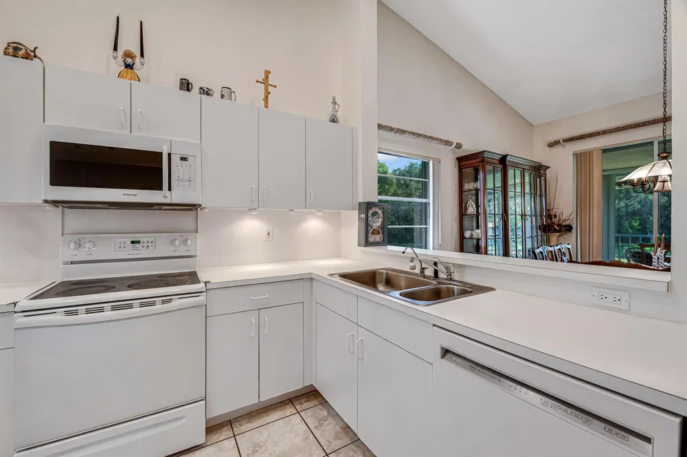 7027 Summer Tree Drive #201 Boynton Beach, FL 33437