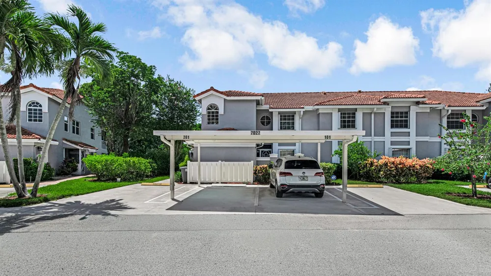 7027 Summer Tree Drive #201 Boynton Beach, FL 33437