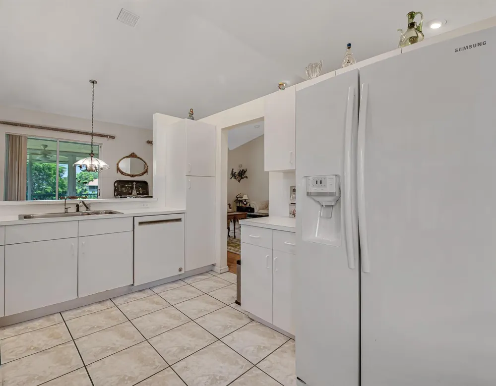 7027 Summer Tree Drive #201 Boynton Beach, FL 33437