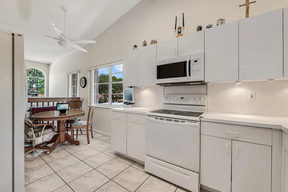 7027 Summer Tree Drive #201 Boynton Beach, FL 33437