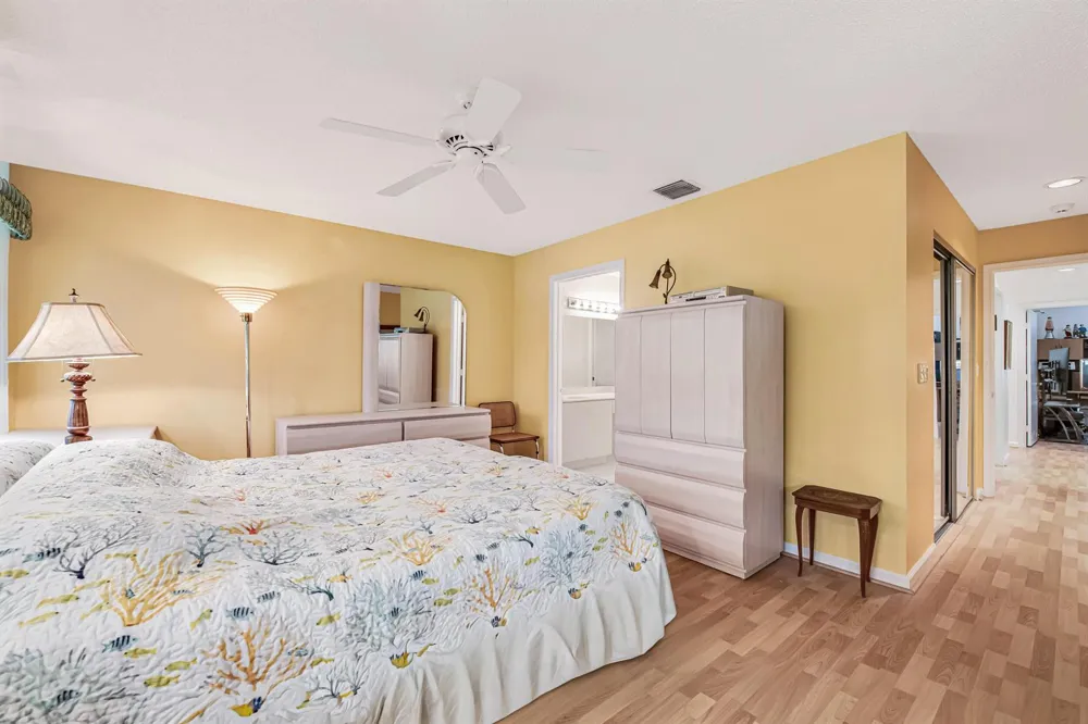 7027 Summer Tree Drive #201 Boynton Beach, FL 33437