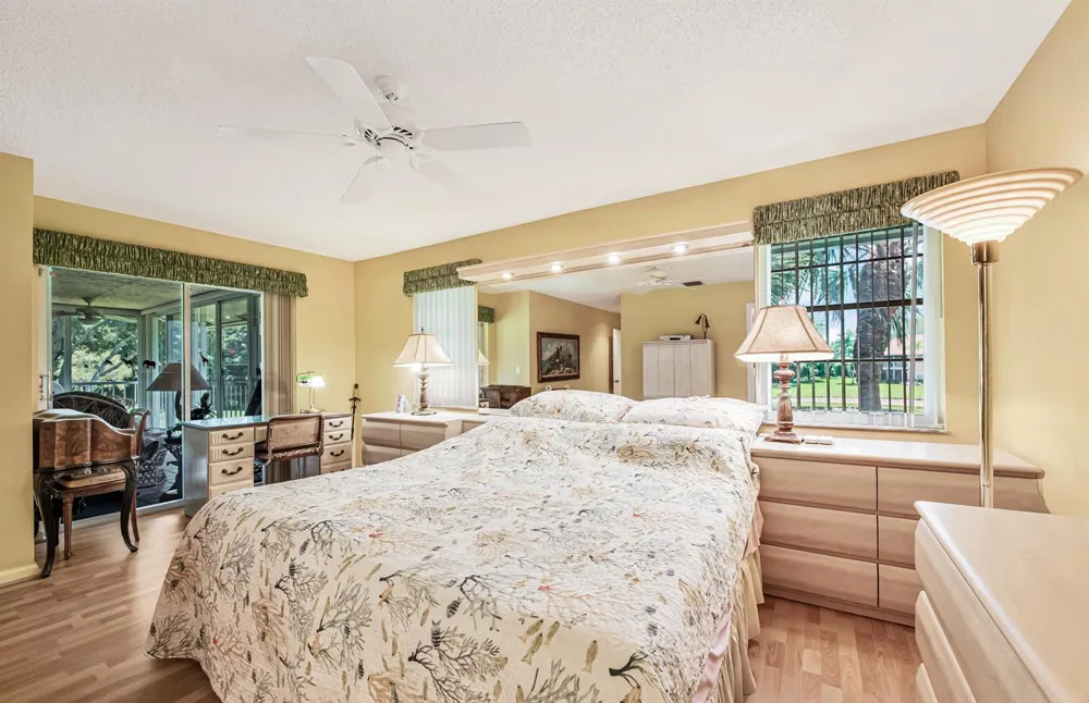 7027 Summer Tree Drive #201 Boynton Beach, FL 33437