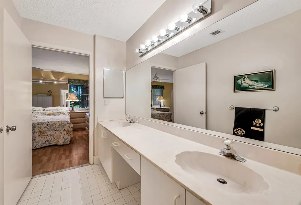 7027 Summer Tree Drive #201 Boynton Beach, FL 33437