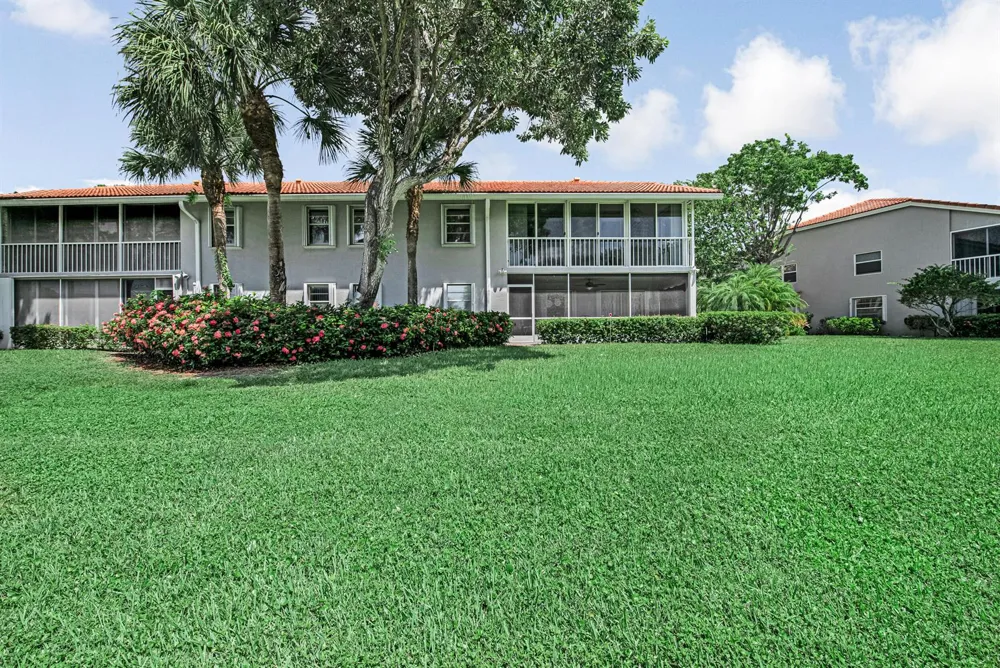 7027 Summer Tree Drive #201 Boynton Beach, FL 33437