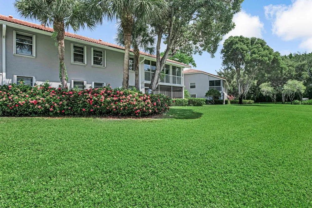 7027 Summer Tree Drive #201 Boynton Beach, FL 33437