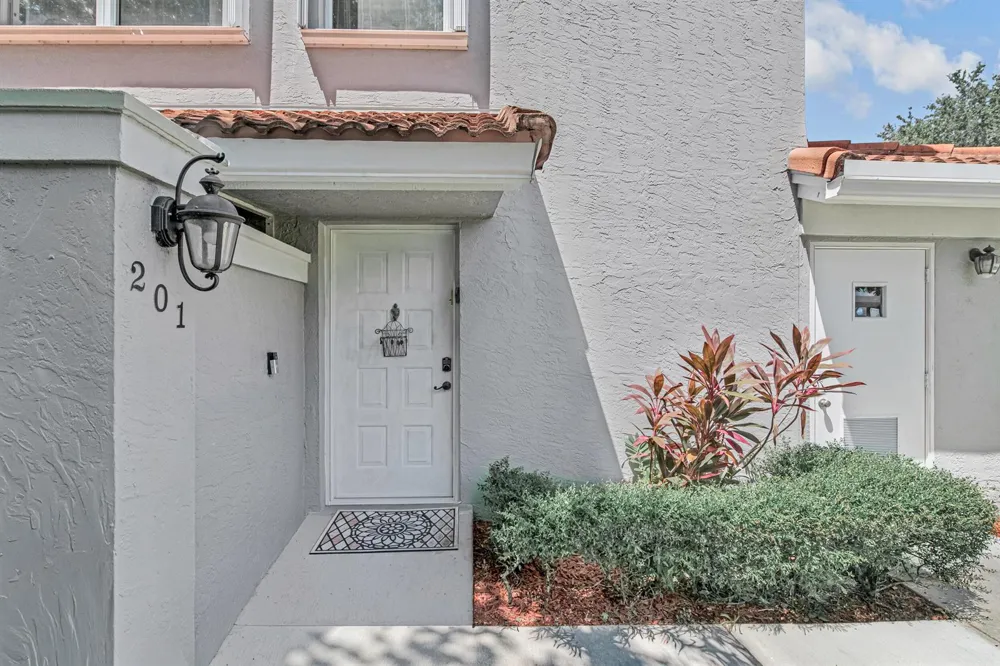 7027 Summer Tree Drive #201 Boynton Beach, FL 33437