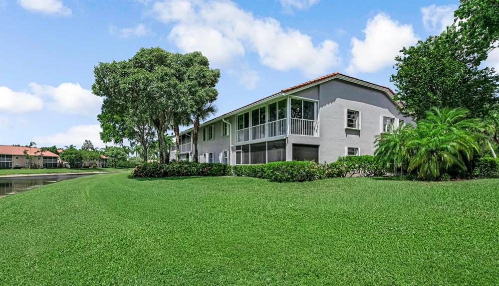 7027 Summer Tree Drive #201 Boynton Beach, FL 33437