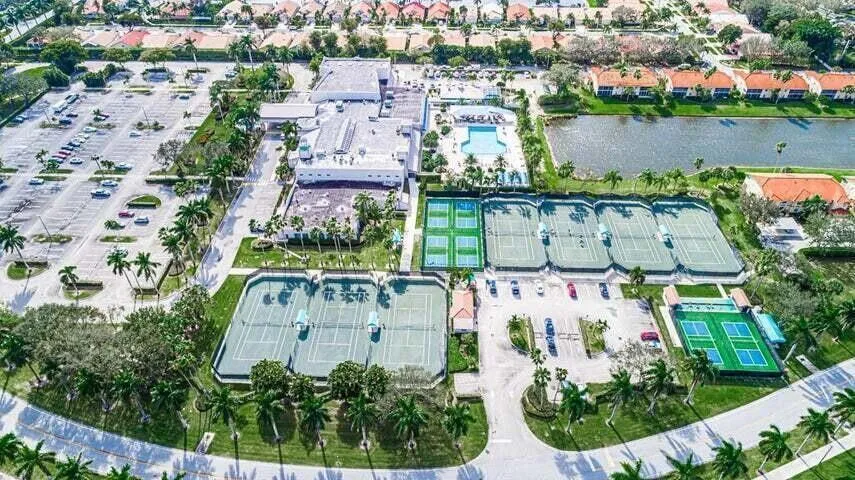 7027 Summer Tree Drive #201 Boynton Beach, FL 33437